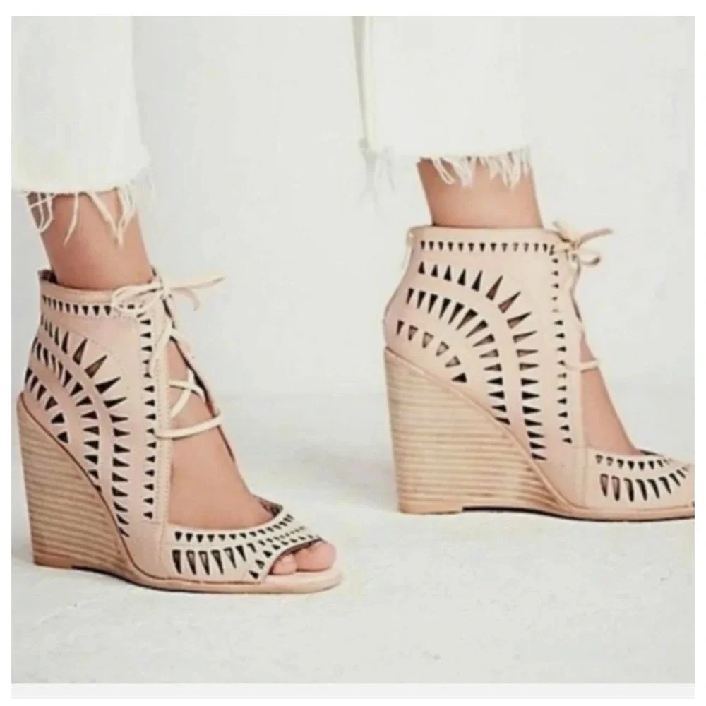 Jeffrey Campbell Ibiza Nude Cutout Wedge Booties Peep Toe Women's Size 7.5